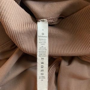 *Barely Worn* Lululemon full length leggings.